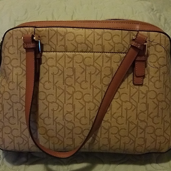 calvin klein handbag 14"x12" - Picture 3 of 5